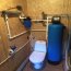 Очистка воды от железа из скважины в загородном доме до питьевой